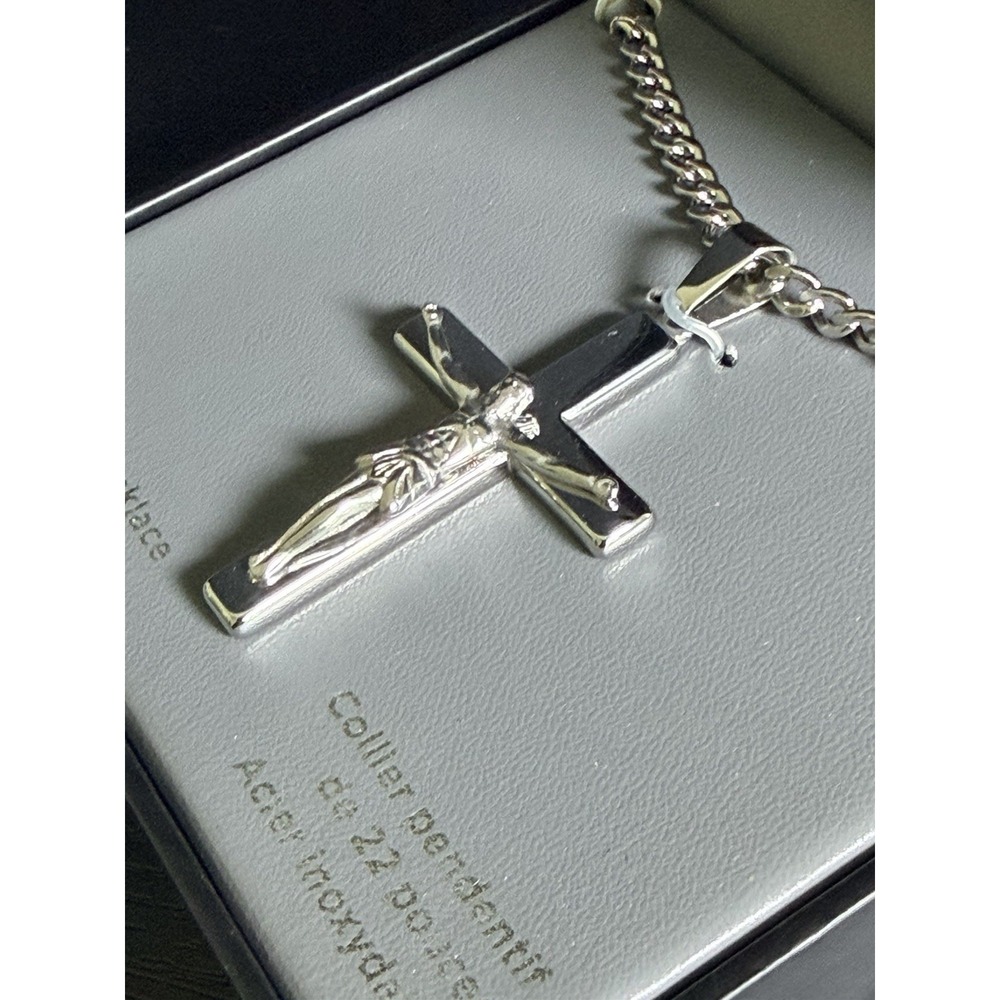 Hudson + Jane 22 Inch Stainless Steel Jesus Crucifix Cross Pendant Necklace Box